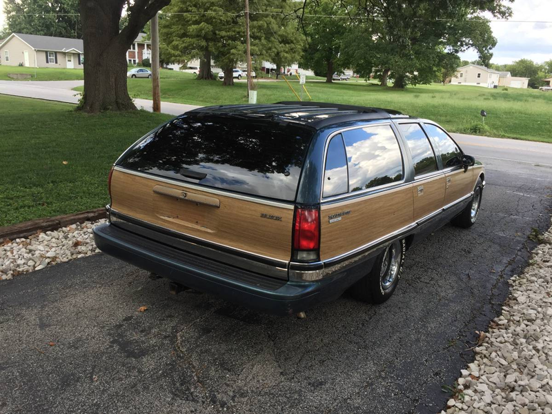 Illustration for article titled At $6,000, Would You Master the Road in This 1994 Buick Roadmaster?